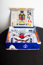 Caja de colección RX-78-2 abierta con la playera