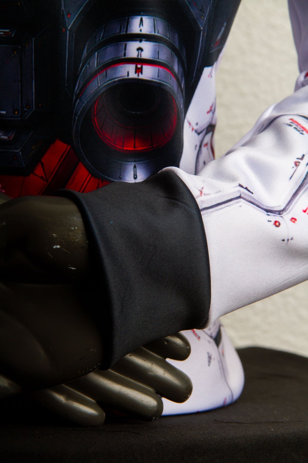 Detalle real del puño de la hoodie RX-78-2
