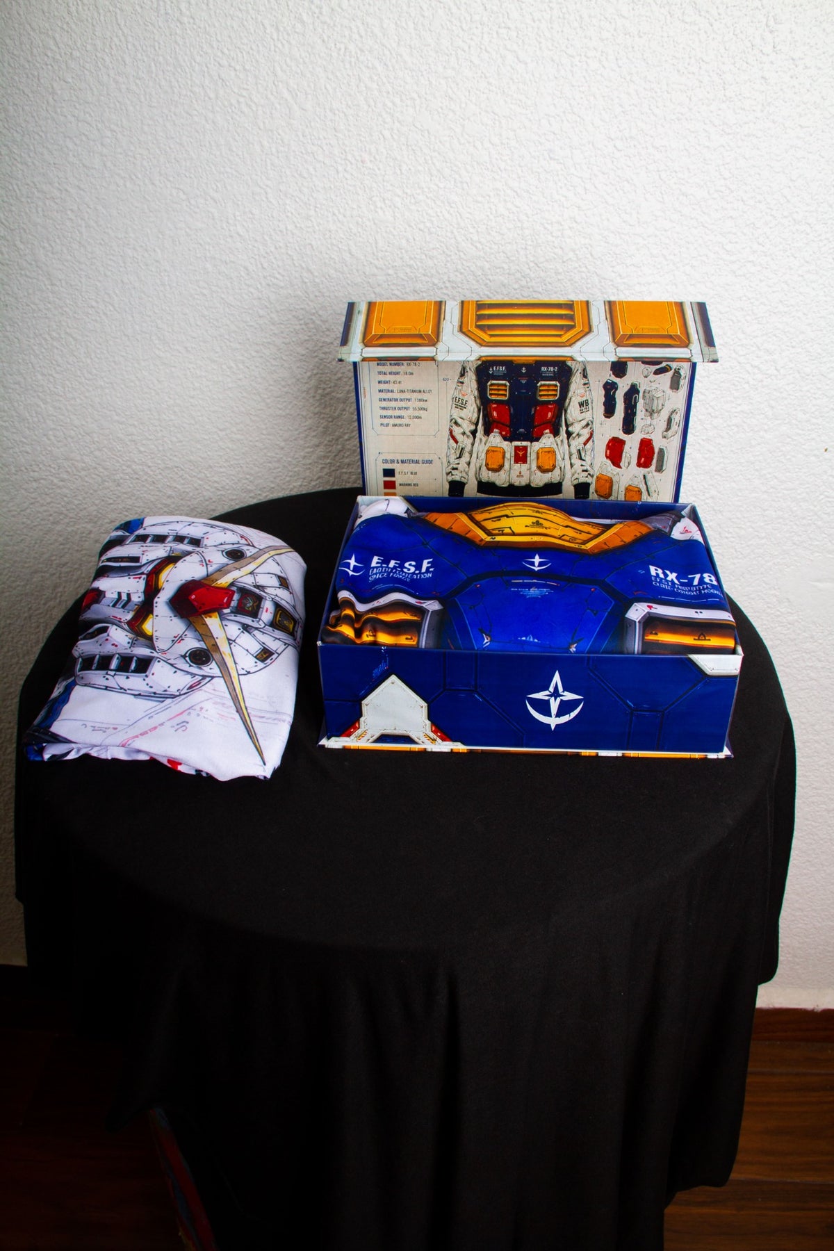 Kit real RX-78-2 con hoodie, playera y caja de colección